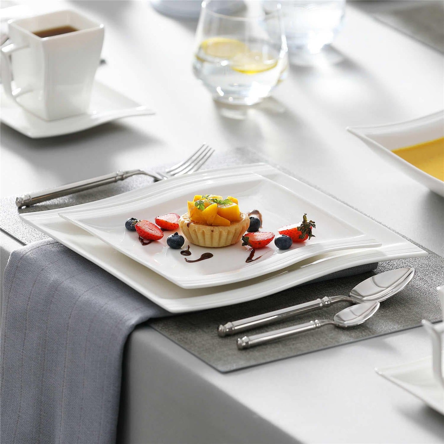 Classy 30 Piece Dinnerware Set