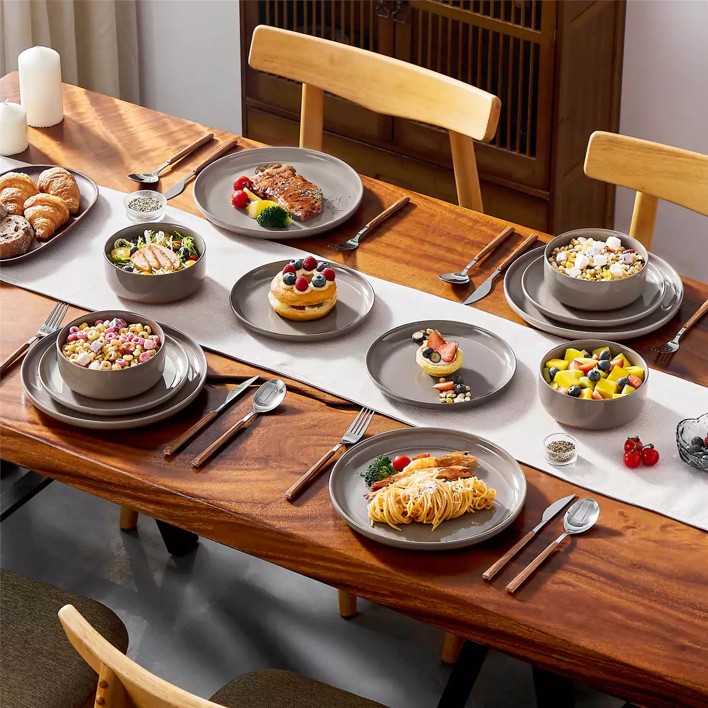 24 Piece Stoneware Dinnerware Set for 8